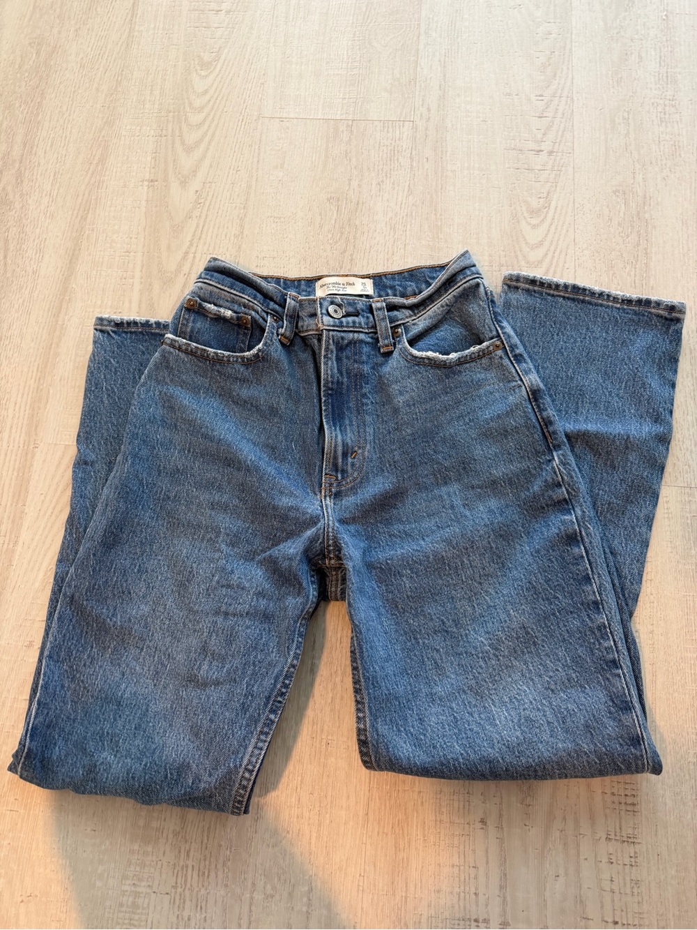 Abercrombie & Fitch The 90’s Straight Ultra High Rise Dark Blue Jeans Size 0s